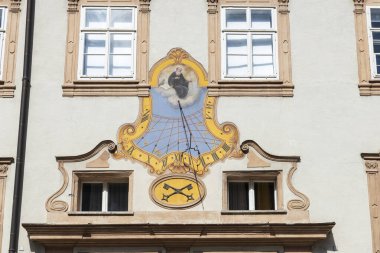 Avusturya 'nın Salzburg kentindeki Stiftskirche ya da Manastır Aziz Peter cephesi