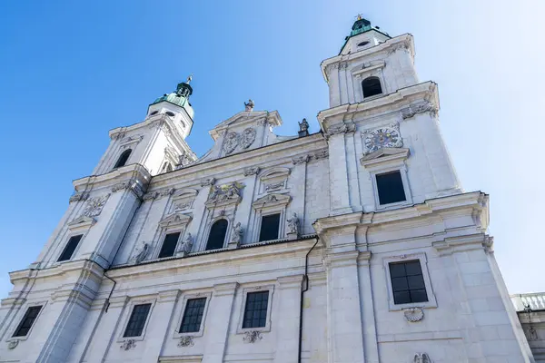 Avusturya 'nın Salzburg kentindeki Salzburg Katedrali' nin cephesi