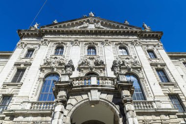 Münih, Almanya 'daki Adalet Sarayı veya Justizpalast Cephesi