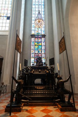 Bavyera İmparatoru IV. Ludwig Münih katedralinden Hans Krumpper ya da Almanya 'nın Münih, Bavyera merkezindeki Frauenkirche' in mozolesi.