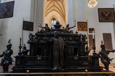 Bavyera İmparatoru IV. Ludwig Münih katedralinden Hans Krumpper ya da Almanya 'nın Münih, Bavyera merkezindeki Frauenkirche' in mozolesi.