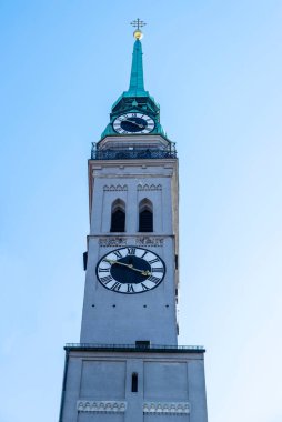 Almanya, Münih 'teki Aziz Peter Kilisesi' nin kulesi.