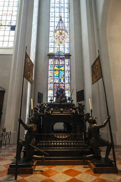 Bavyera İmparatoru IV. Ludwig Münih katedralinden Hans Krumpper ya da Almanya 'nın Münih, Bavyera merkezindeki Frauenkirche' in mozolesi.