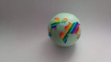 Küresel problemler kavramı olan toplu 3D küre. Dünyadaki küresel ayrımcılık problemleri kavramı. Algı çeşitliliği