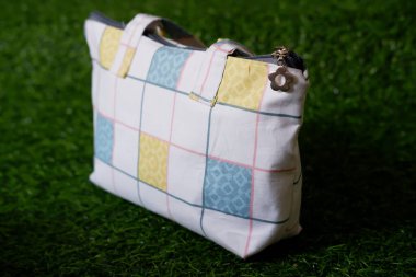 Güzel bayanların çantası.