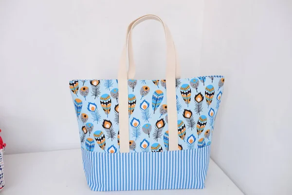 Boş zaman için güzel desenli çanta.