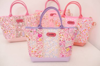 Boş zaman için güzel desenli çanta.