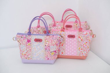 Boş zaman için güzel desenli çanta.