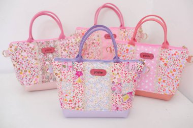 Boş zaman için güzel desenli çanta.