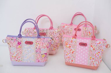 Boş zaman için güzel desenli çanta.