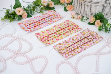 Arka plan olarak güzel desenli maskeler