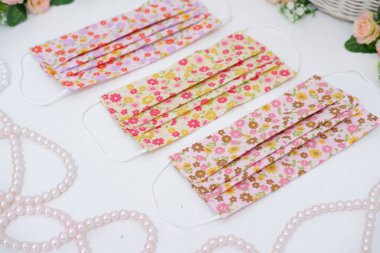 Arka plan olarak güzel desenli maskeler