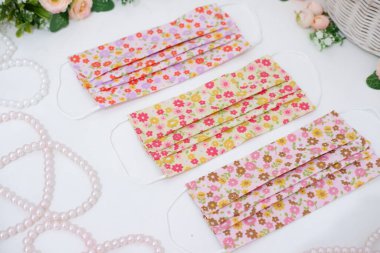 Arka plan olarak güzel desenli maskeler