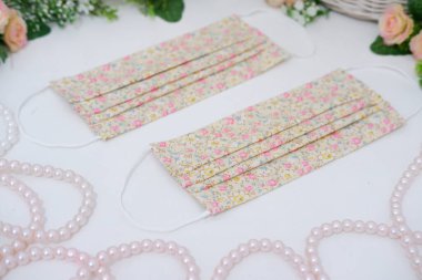 Arka plan olarak güzel desenli maskeler