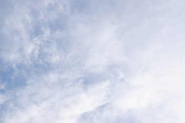 Gökyüzü ve bulutların güzel manzarası