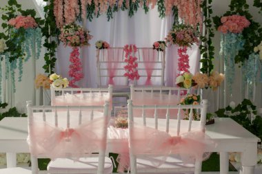 Düğün töreninde gelin ve damadın mutlu fotoğrafları.