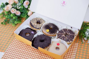 Lezzetli katmanları olan çörekler.