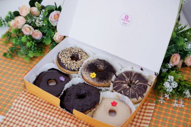 Lezzetli katmanları olan çörekler.