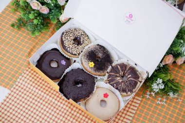 Lezzetli katmanları olan çörekler.