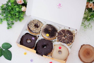 Lezzetli katmanları olan çörekler.