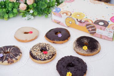 Lezzetli katmanları olan çörekler.