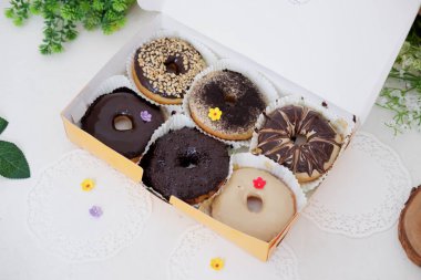 Lezzetli katmanları olan çörekler.