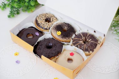 Lezzetli katmanları olan çörekler.