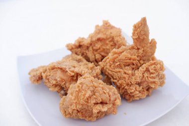 Arka plan olarak kızarmış tavuk.