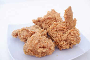 Arka plan olarak kızarmış tavuk.