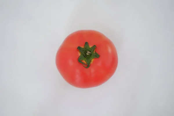 Pomidor Białym Tle Zbliżenie Izolacja — Zdjęcie stockowe