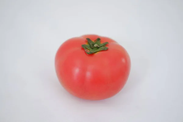 Tomate Auf Weißem Hintergrund Nahaufnahme Isoliert — Stockfoto