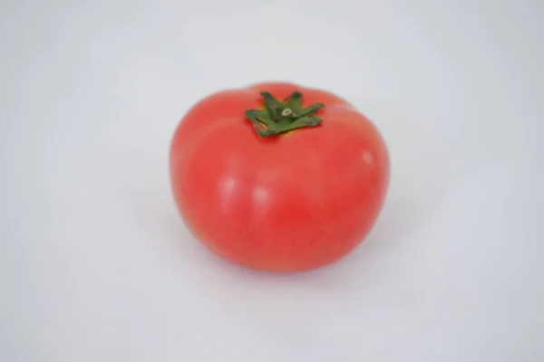 白色背景的西红柿 隔离的 — 图库照片