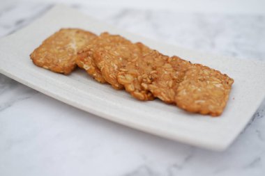 Tempe Goreng Endonezya vejetaryen yemeklerini kızarttı.