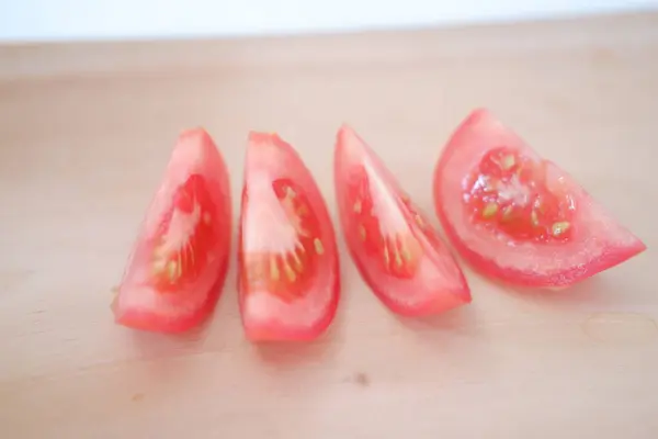 Tomates Fundo Branco Fatias Tomates — Fotografia de Stock