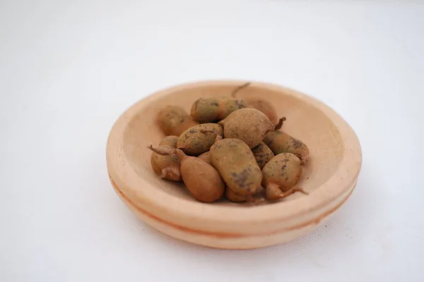 在白色背景下隔离的Nutmeg — 图库照片