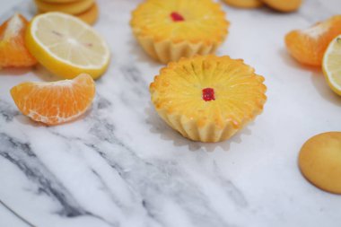 Taze limon ve mandalinalı limonlu turtalar..