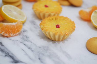 Taze limon ve mandalinalı limonlu turtalar..