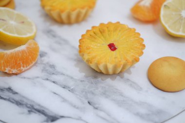 Taze limon ve mandalinalı limonlu turtalar..