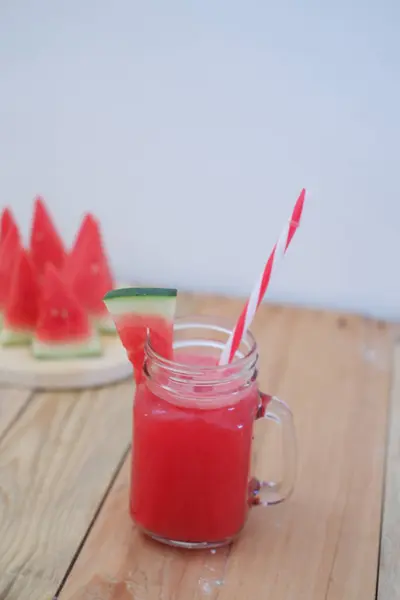 Watermeloen Smoothie Een Glazen Pot Met Rietjes Als Achtergrond — Stockfoto