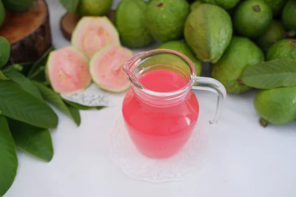 Čerstvý Guavový Džus Sklenici Čerstvém Guava Ovoci — Stock fotografie
