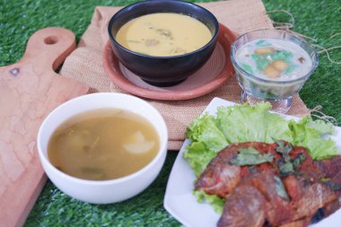 Çorbalı kızarmış balık, Endonezya usulü yiyecek.