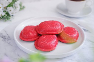 Kue ku, kue tok, ya da kırmızı kaplumbağa keki, Endonezya 'da geleneksel pasta