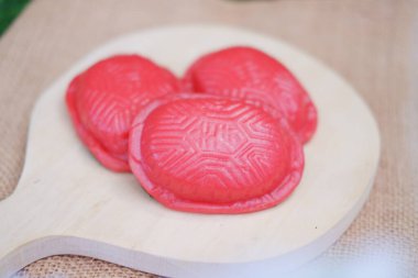 Kue ku, kue tok, ya da kırmızı kaplumbağa keki, Endonezya 'da geleneksel pasta