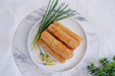 Lumpia veya lunpia, Semarang, Central Java, Endonezya 'dan geleneksel atıştırmalıklar. Geleneksel börek