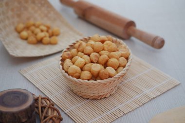 Endonezya 'dan geleneksel bir pasta, adı 