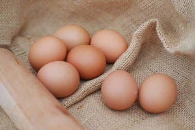 Topçu topuna yakın yumurtalar. 