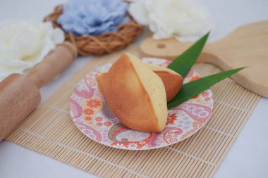 Kue Pukis veya un yumurtasından yapılmış kusmuk keki, maya ve hindistan cevizi sütü..