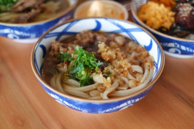 Zengin Çorbada Baharatlı Udon Erişteleri