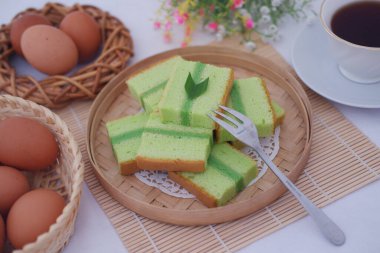 Yumuşak ve Yumuşak Pandan Kahveli Kek