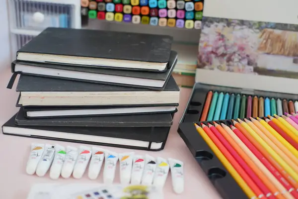 Yaratıcılığın Kalemler ve Boyalarla Serbest Bırakılması